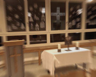 Kreuzfenster im Gemeindezentrum